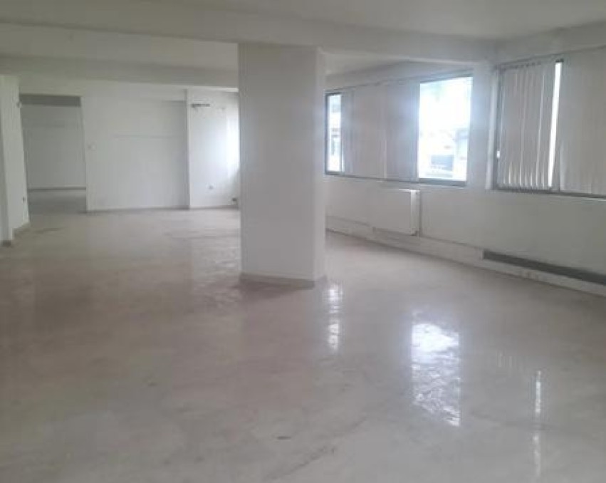 Bureau à Vardaris, Thessalonique