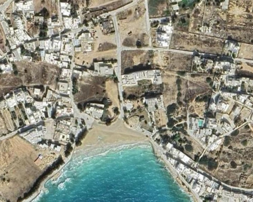 Земя в Куфонисия, Киклади